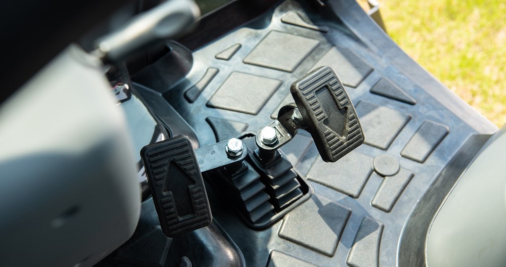 4. Highly responsive forward & reverse HST (5025CH) 