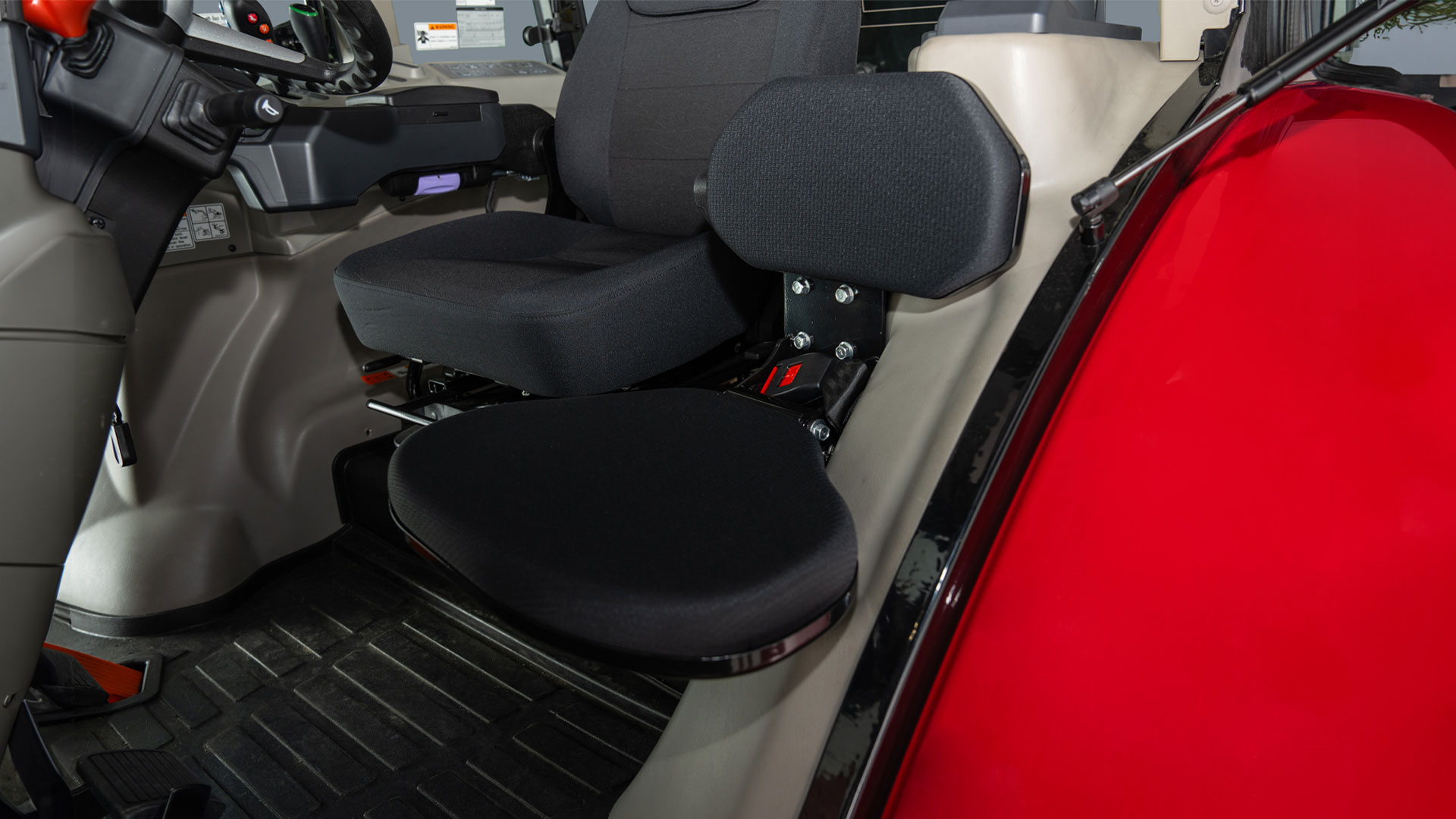 2. Instructor's seat